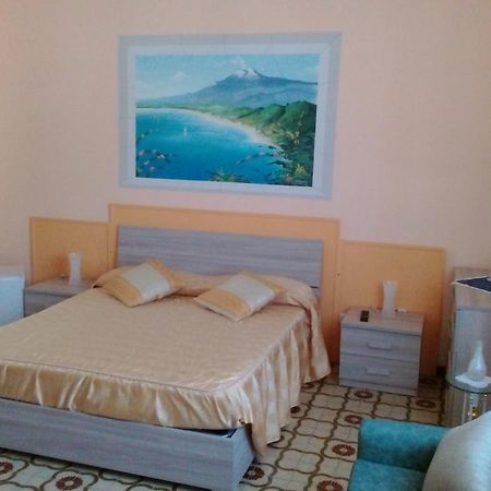 Beb I Delfini Di Casa Paola Bed & Breakfast Mascali Exterior photo