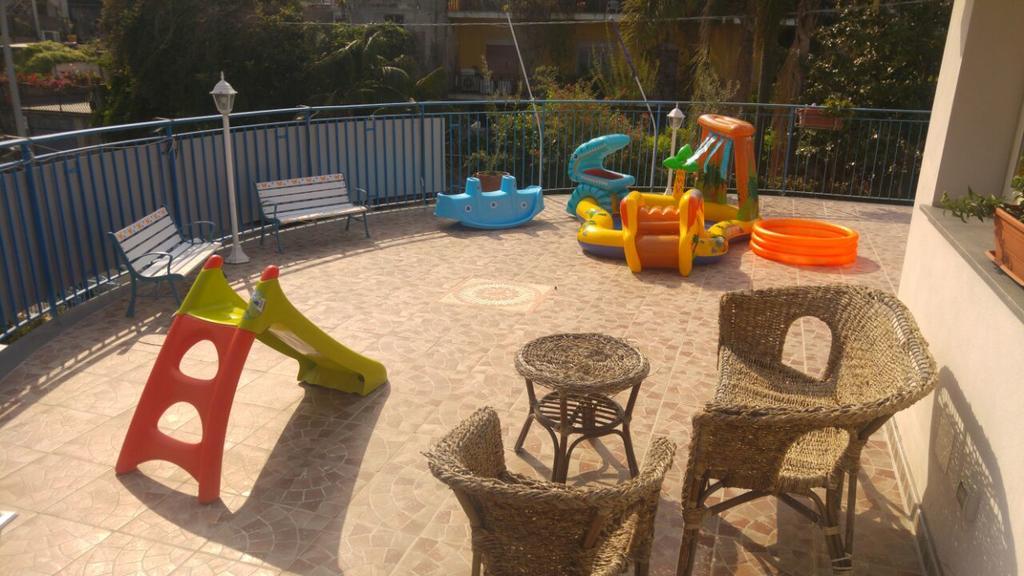 Beb I Delfini Di Casa Paola Bed & Breakfast Mascali Exterior photo