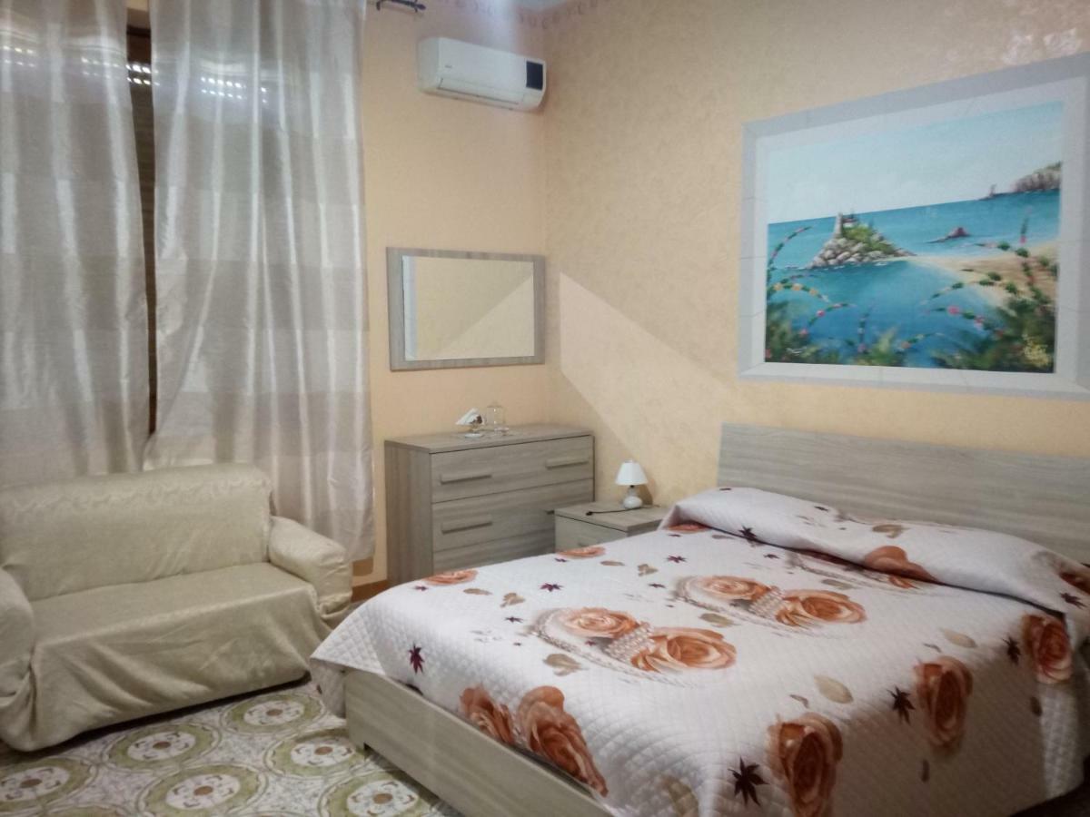 Beb I Delfini Di Casa Paola Bed & Breakfast Mascali Exterior photo