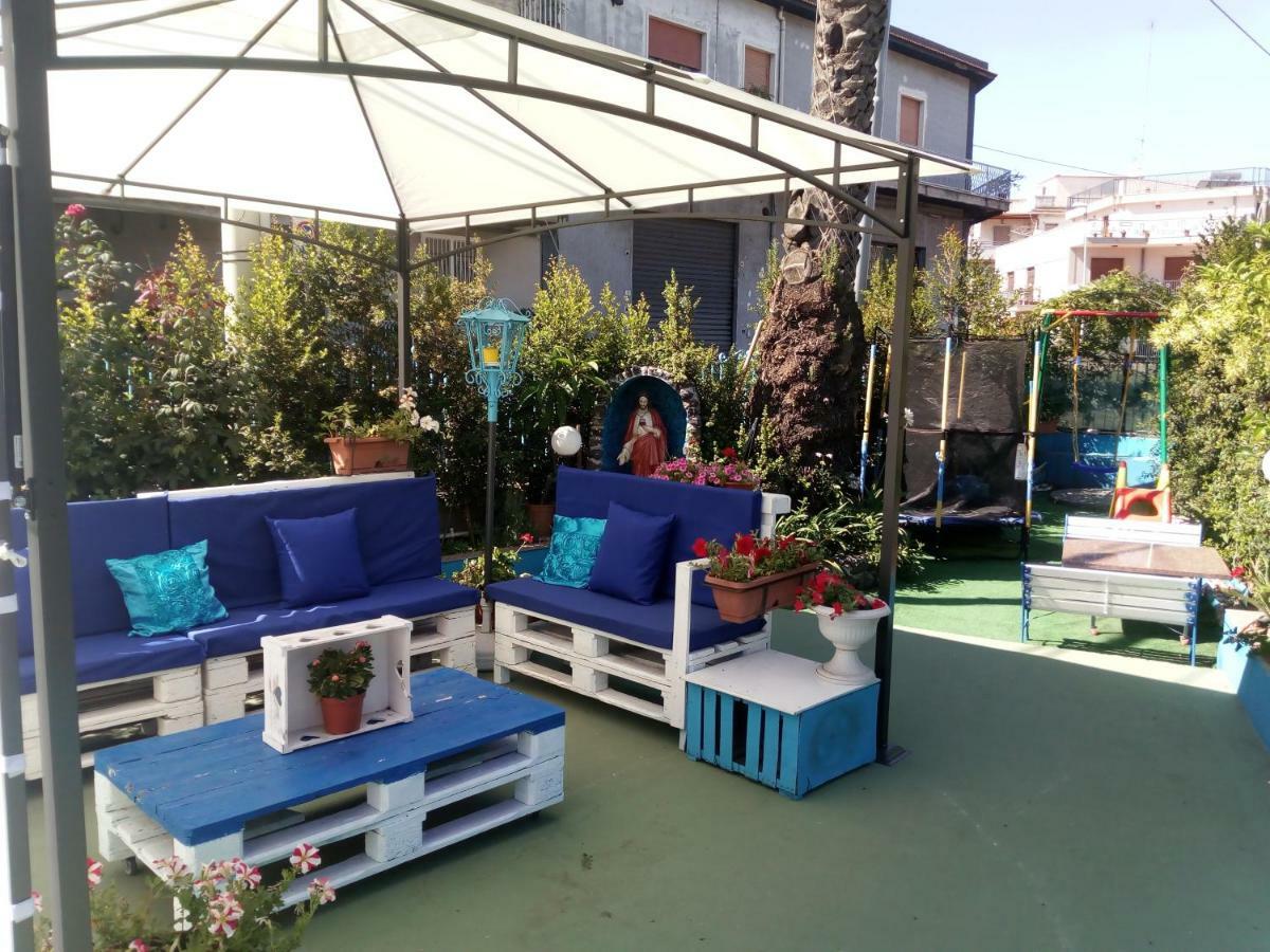 Beb I Delfini Di Casa Paola Bed & Breakfast Mascali Exterior photo